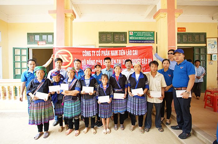  Đoàn thanh niên Công ty CP Nam Tiến Lào Cai trao quà trung thu cho các em học sinh liên trường tại xã Thẩm Dương (Văn Bàn – Lào Cai)