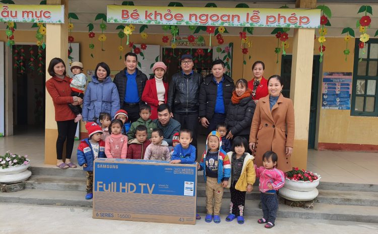  Nam Tiến Group tặng quà hỗ trợ công tác giảng dạy và học tập cho trường học vùng bản xa Lào Cai