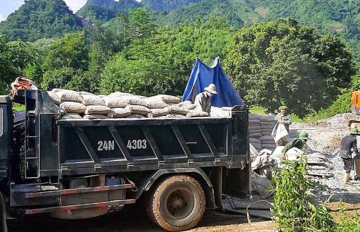  Tập đoàn Nam Tiến tài trợ gần 1.700 tấn xi măng xây dựng Chương trình Nông Thôn Mới huyện Bát Xát